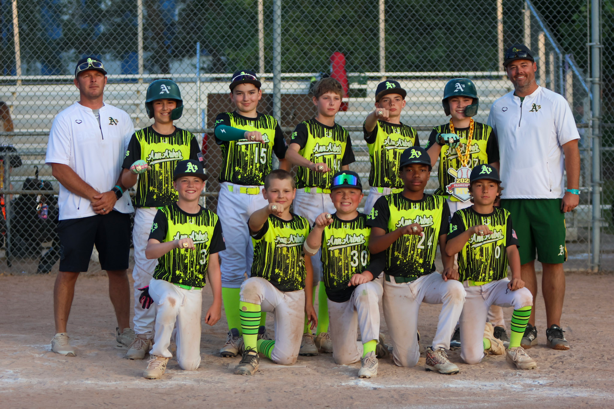 12U champs show off the rings